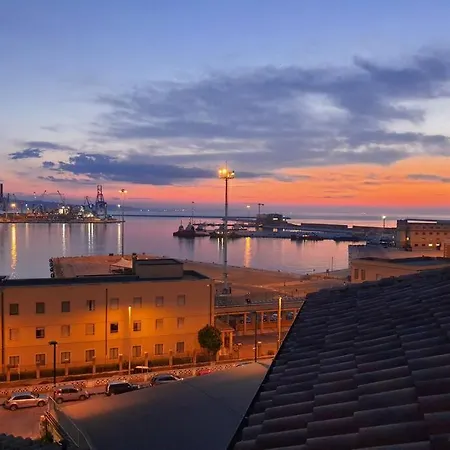La Finestra Sul Porto Apartment *