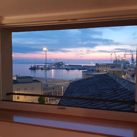 La Finestra Sul Porto Apartment *